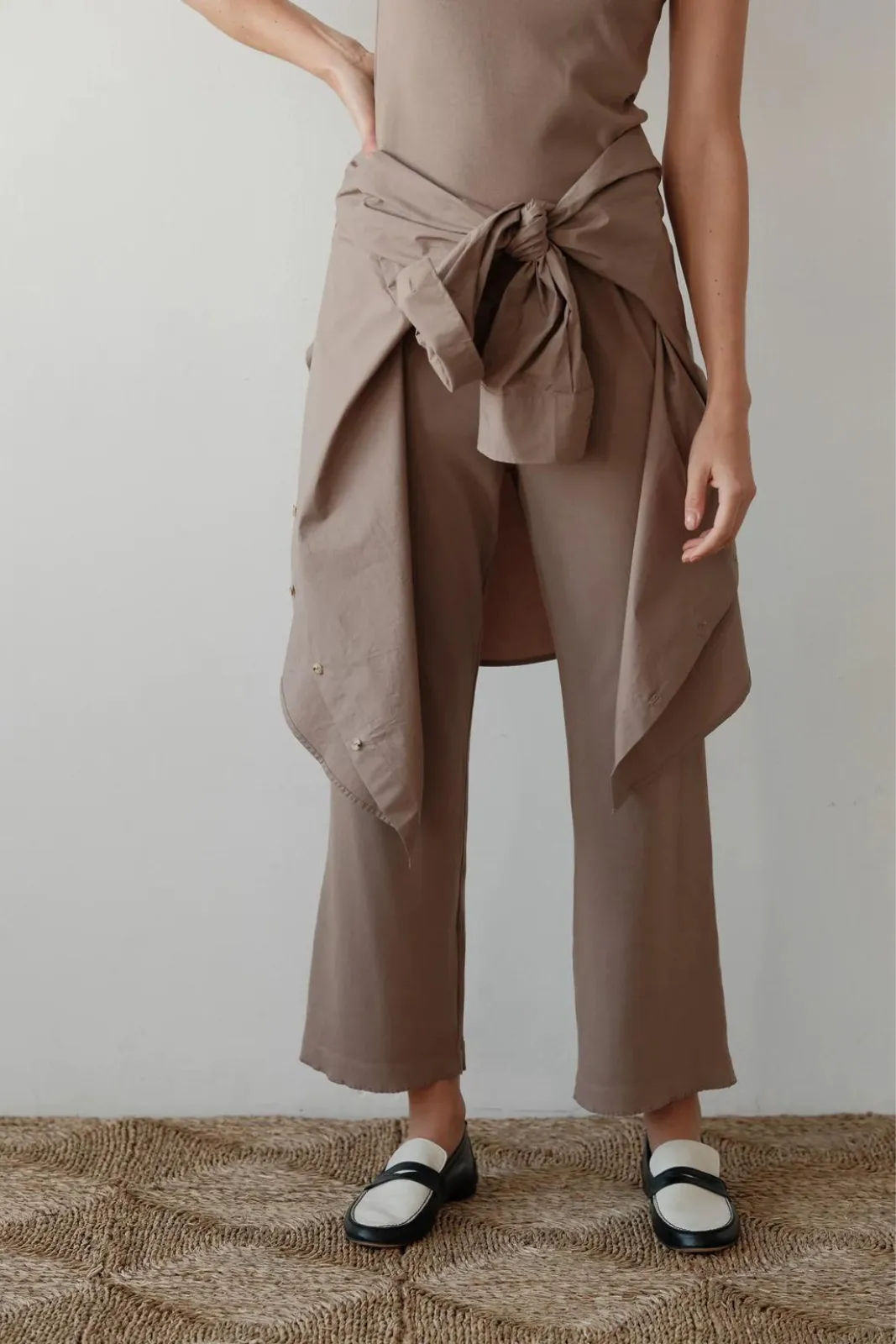 Scallop Cropped Simple Pant, Mushroom