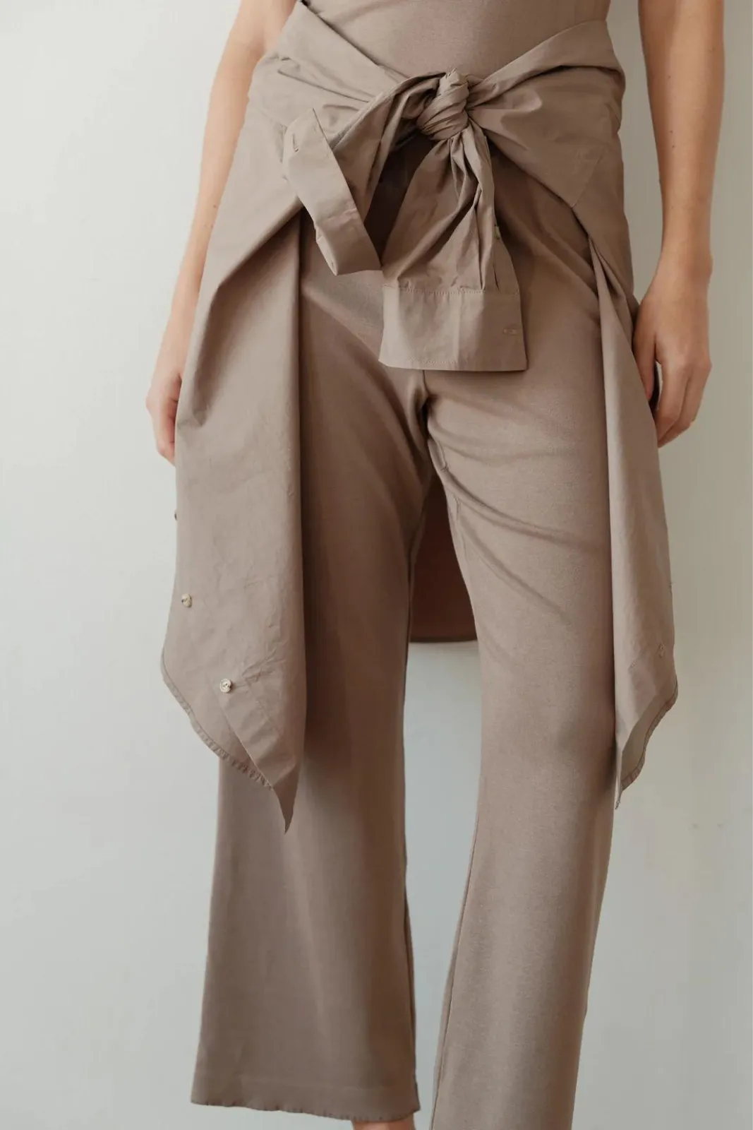 Scallop Cropped Simple Pant, Mushroom